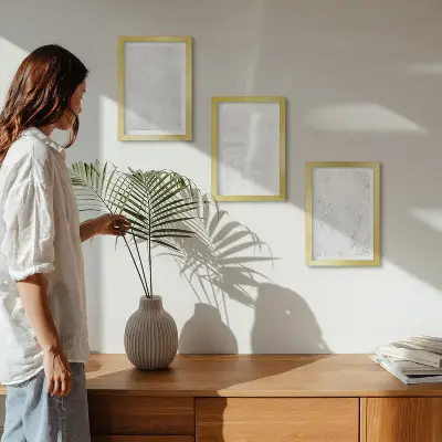 Keretezett triptichon fehér foltok minimalista vászon háttéren