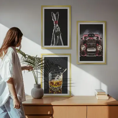 Keretezett képszett hálószobába női lábak, rózsa, autó és whisky mintával