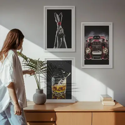 Keretezett képszett hálószobába női lábak, rózsa, autó és whisky mintával