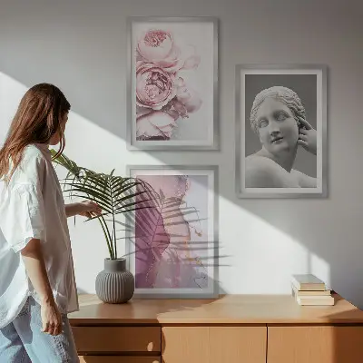 Pünkösdi rózsák és absztrakt női szobor mintás kép keretezett szett hálószobába