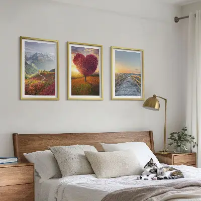 Keretezett képszett hálószobába tájak, hegyek, fák és móló mintával
