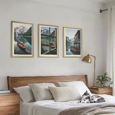 Hegyi tó csónakházzal kép keretezett szett hálószobába