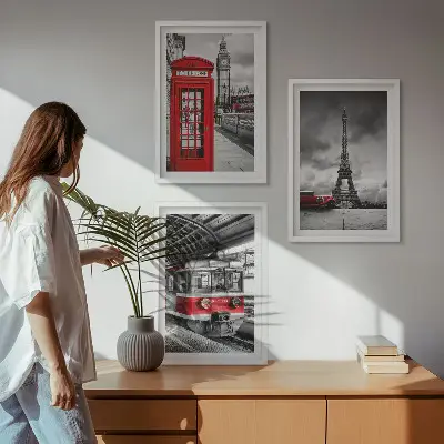 Keretezett képszett hálószobába londoni és párizsi közlekedési ikonok mintával