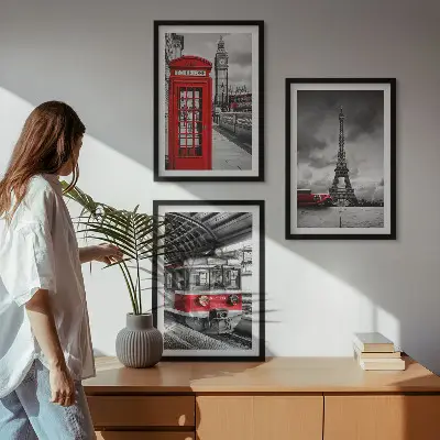 Keretezett képszett hálószobába londoni és párizsi közlekedési ikonok mintával