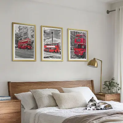 Keretezett képszett piros londoni buszokkal hálószobába