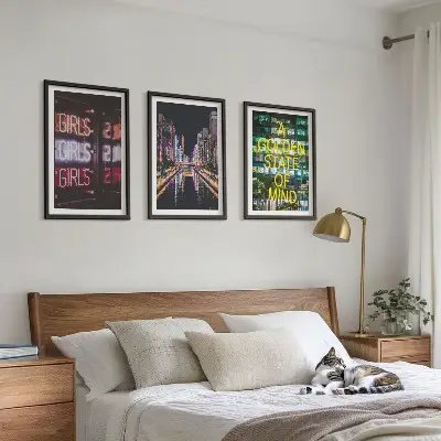 Neonreklámok folyó az éjszakában kép szett hálószobába keretezett kivitel
