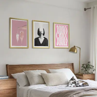 Keretezett képszett hálószobába stílusos portré pezsgő relaxáció témával