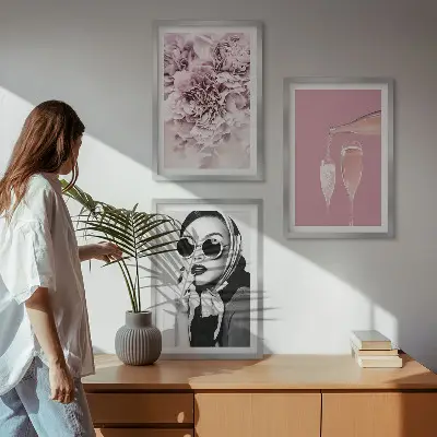 Keretezett kép szett hálószobába rózsa virágok és elegáns hölgy mintával