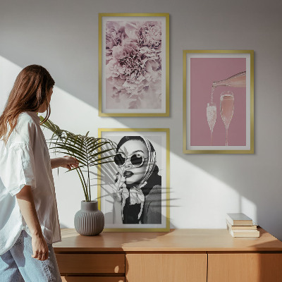 Keretezett kép szett hálószobába Rózsa virágok és egy elegáns hölgy