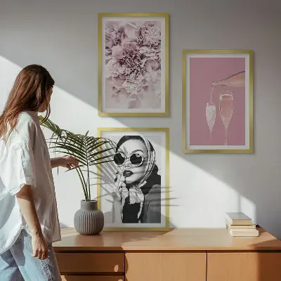 Keretezett kép szett hálószobába rózsa virágok és elegáns hölgy mintával