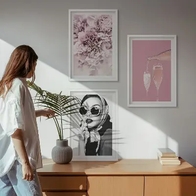 Keretezett kép szett hálószobába rózsa virágok és elegáns hölgy mintával