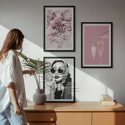 Keretezett kép szett hálószobába rózsa virágok és elegáns hölgy mintával