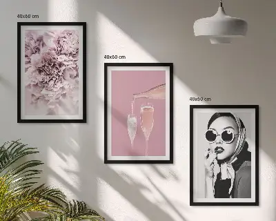 Keretezett kép szett hálószobába rózsa virágok és elegáns hölgy mintával