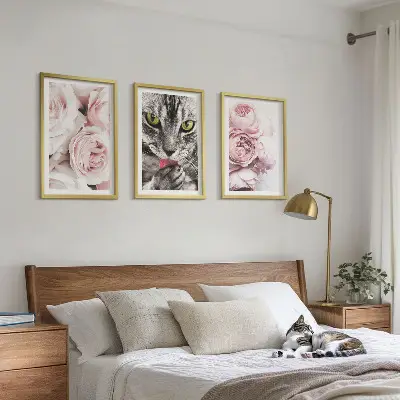 Macska rózsaszín virágokban keretezett kép szett hálószobába