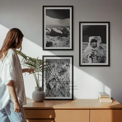 Keretezett képszett hálószobába NASA holdraszállást ábrázoló fotóval