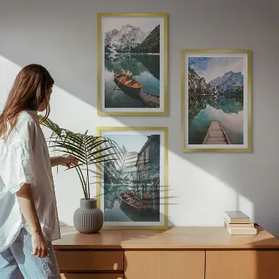 Keretezett képszett hálószobába tó, hegyek, csónakok és házikó motívummal