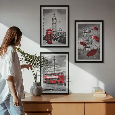 Keretezett képszett hálószobába piros esernyőfülkével és londoni busszal