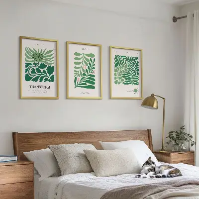 Keretezett képszett hálószobába zöld levelű növényi mintákkal