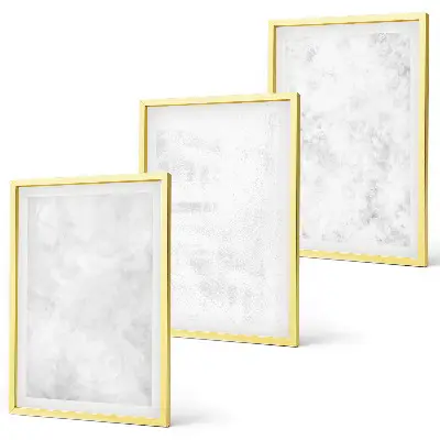 Keretezett képszett hálószobába fehér foltos minimalista háttérrel