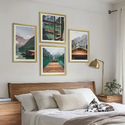 Keretezett poliptichon hegyi tájak, házikók és hajók mintával