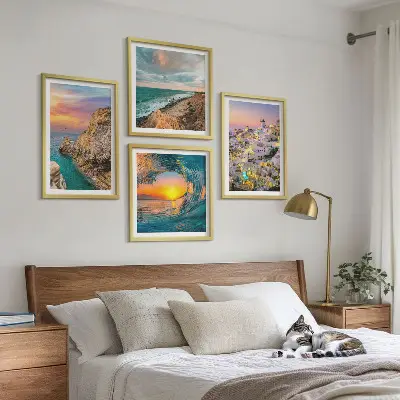 Keretezett poliptichon tengeri hullámok és fehér házak Santorini látképével