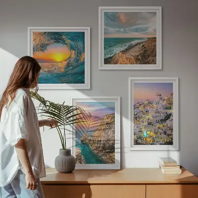 Keretezett poliptichon tengeri hullámok és fehér házak Santorini látképével
