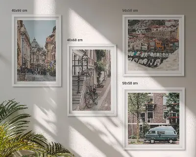 Keretezett poliptichon épületek városi látképével