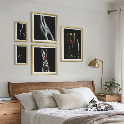 Képkészlet nappaliba elegáns modern fekete és piros díszítéssel