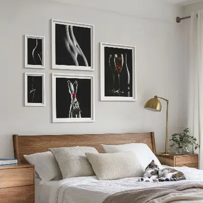 Képkészlet nappaliba elegáns modern fekete és piros díszítéssel