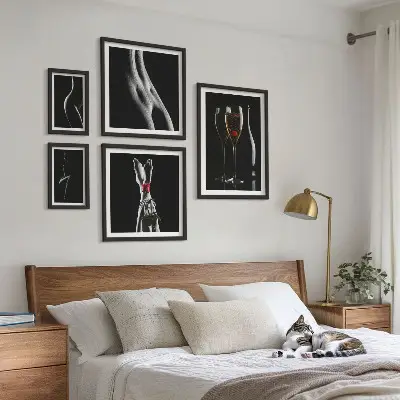 Képkészlet nappaliba elegáns modern fekete és piros díszítéssel