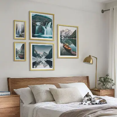 Hegyi tó vízesésekkel prémium keretezett kép
