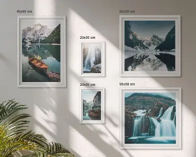Hegyi tó vízesésekkel prémium keretezett kép