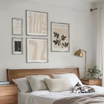 Képkészlet nappaliba stílusos absztrakt növényi grafikával