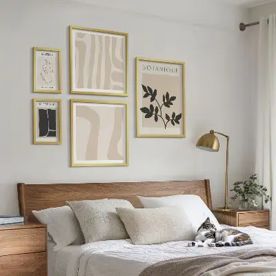 Képkészlet nappaliba stílusos absztrakt növényi grafikával