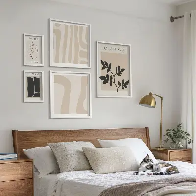 Képkészlet nappaliba stílusos absztrakt növényi grafikával