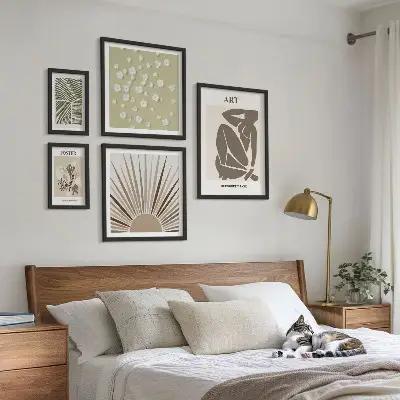 Képkészlet nappaliba stílusos absztrakt növényi grafikával
