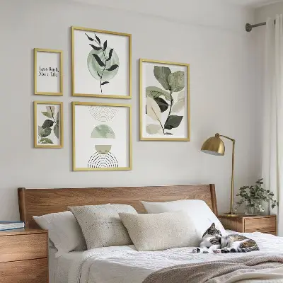 Dekorációs képkészlet stílusos növényi grafikákkal nappaliba