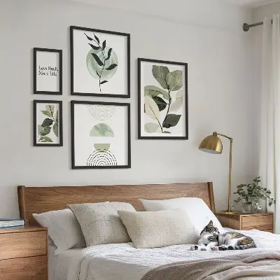 Dekorációs képkészlet stílusos növényi grafikákkal nappaliba