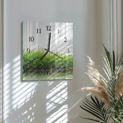 Négyzet alakú üvegóra Fű